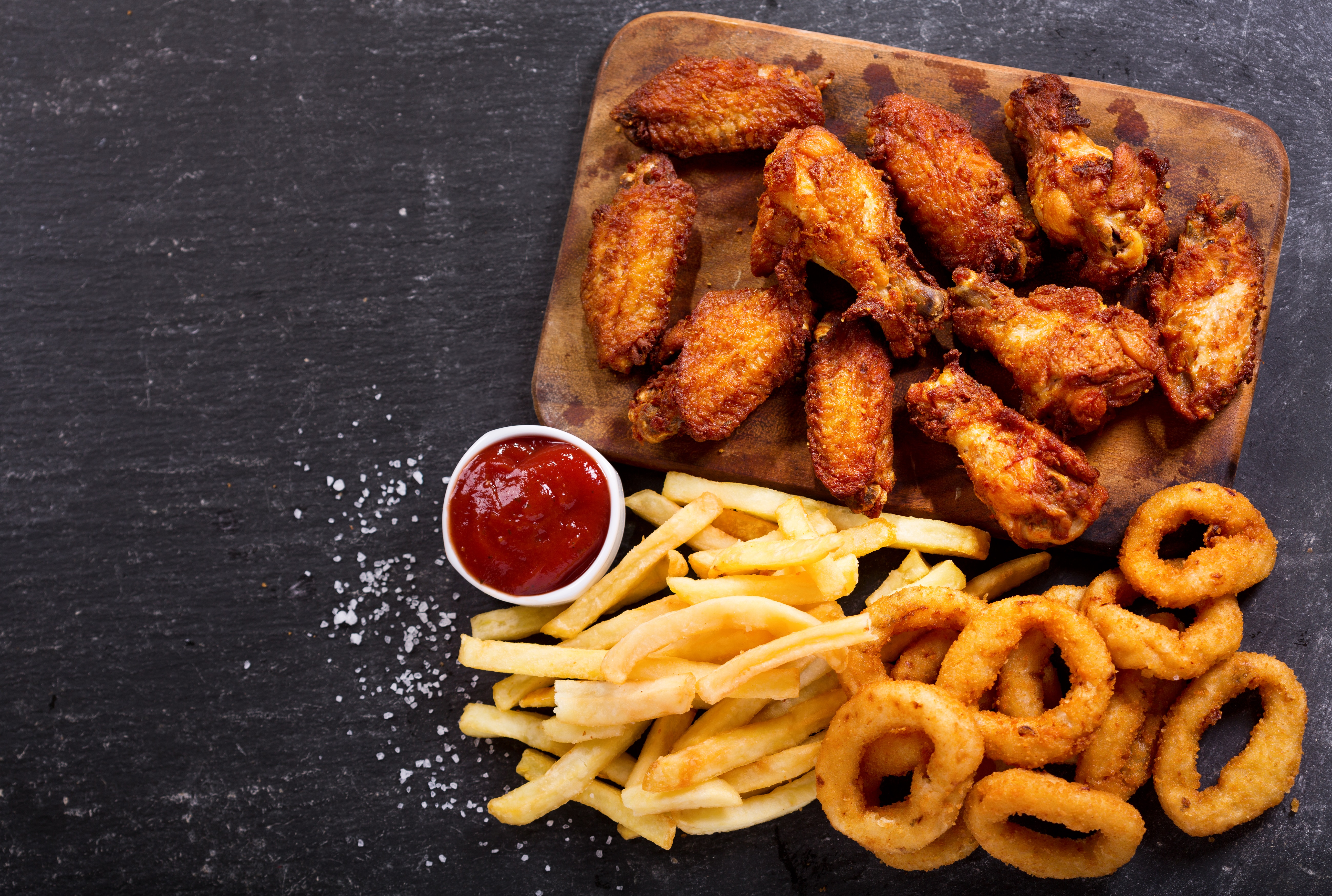 Fried-Foods-wings-fries-onion-rings-2